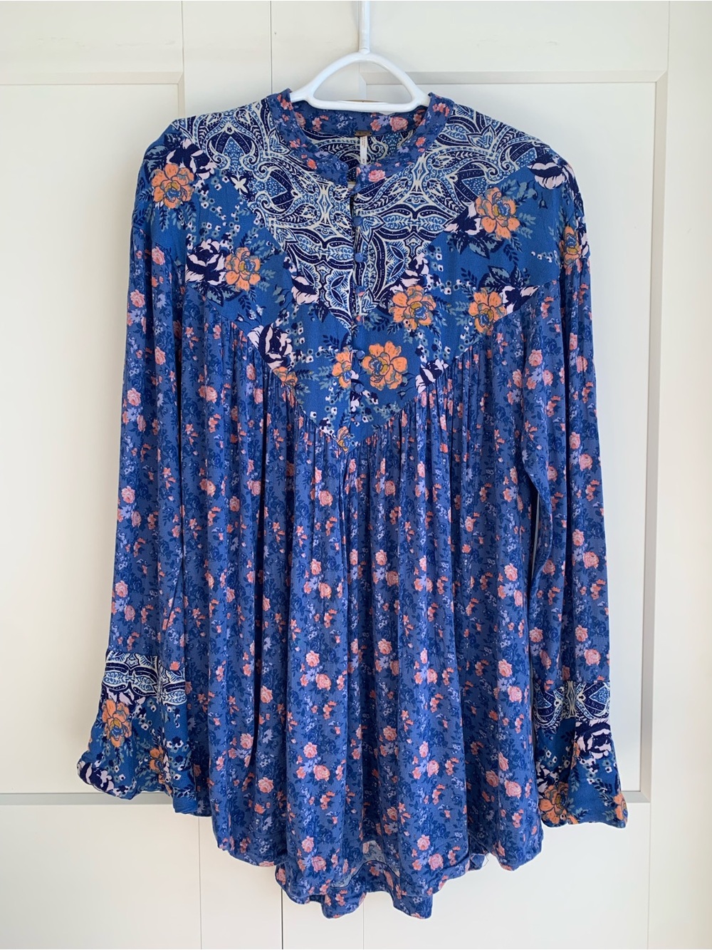 Free people Bohemian Blue Floral Long-Sleeve Peasant Top size M